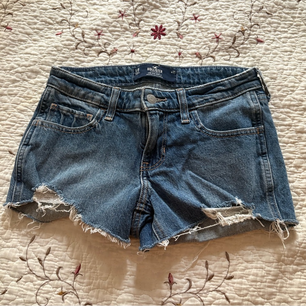 Hollister Women's low rise Blue Denim Shorts